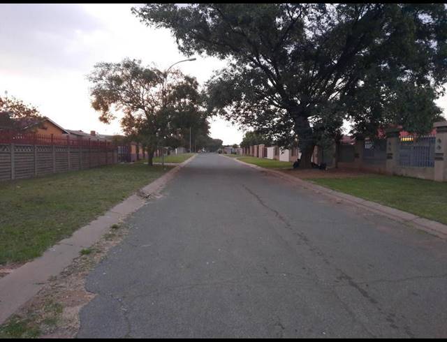 LAND FOR SALE IN UNITAS PARK